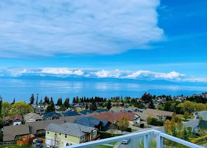 Modern House With Abundant Ocean View