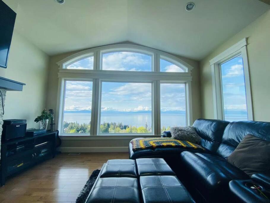Modern House With Abundant Ocean View Nanaimo
