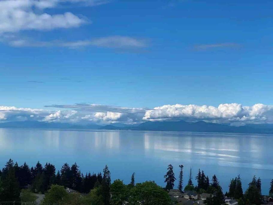 Holiday home Modern House With Abundant Ocean View Nanaimo