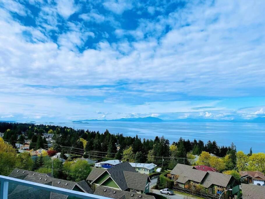 Modern House With Abundant Ocean View * Nanaimo