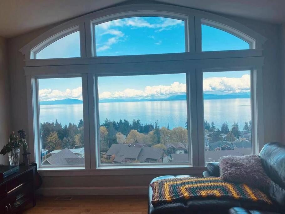 Modern House With Abundant Ocean View Nanaimo