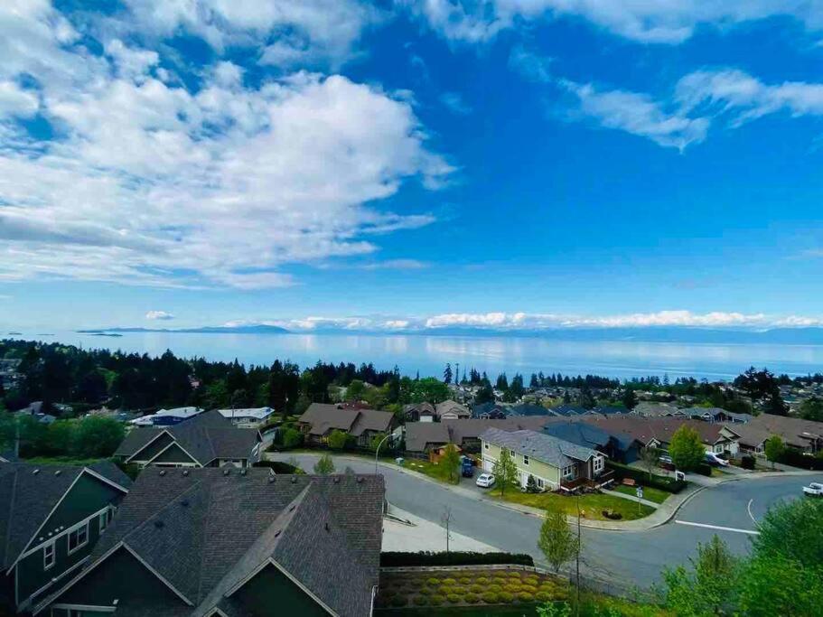 Modern House With Abundant Ocean View * Nanaimo