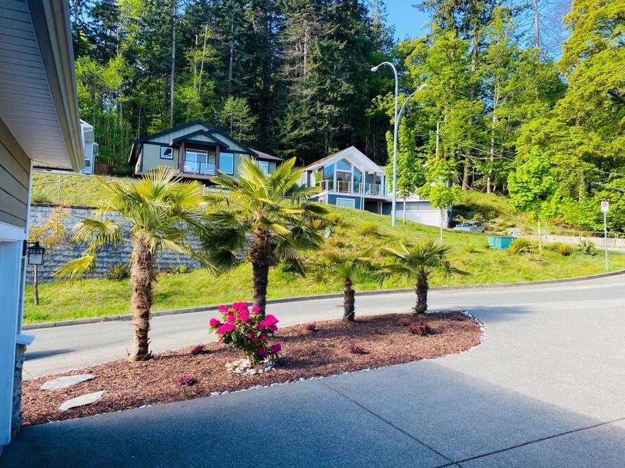 Holiday home Modern House With Abundant Ocean View Nanaimo