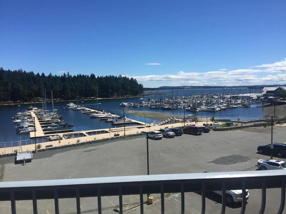 The Waterfront And Marina 2*
