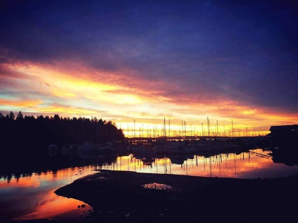 The Waterfront And Marina 2*