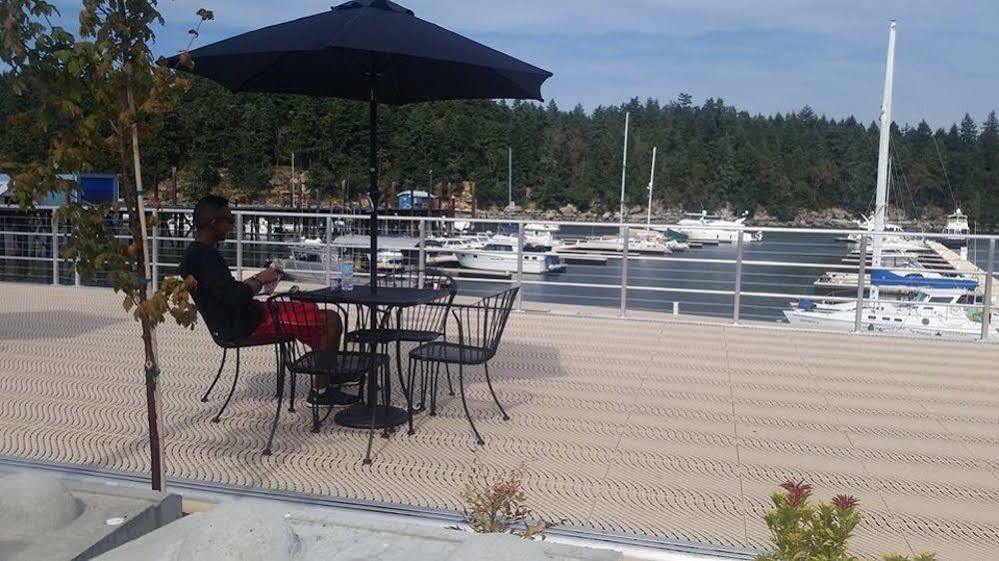 Hotel The Waterfront And Marina