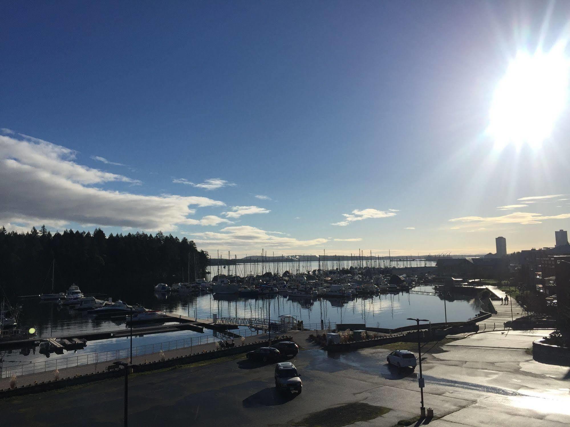 The Waterfront And Marina 2*