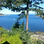 Hammond Bay Oceanside Guesthouse
