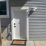 Modern 2Br Guest House In North Nanaimo