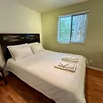 North Nanaimo Gem - Garden-View Room With Private Ensuite