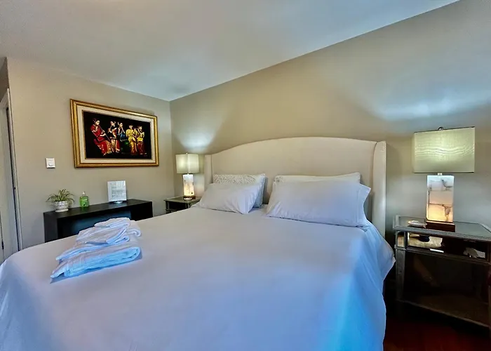 North Nanaimo Gem - Garden-View Room With Private Ensuite