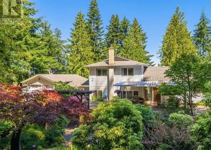 Beautiful Home With One Acre Land For Leisure Time In Vancouver Island