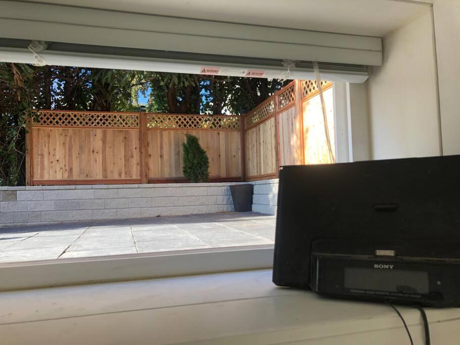 Bright Private Near Departure Bay Apartment Nanaimo