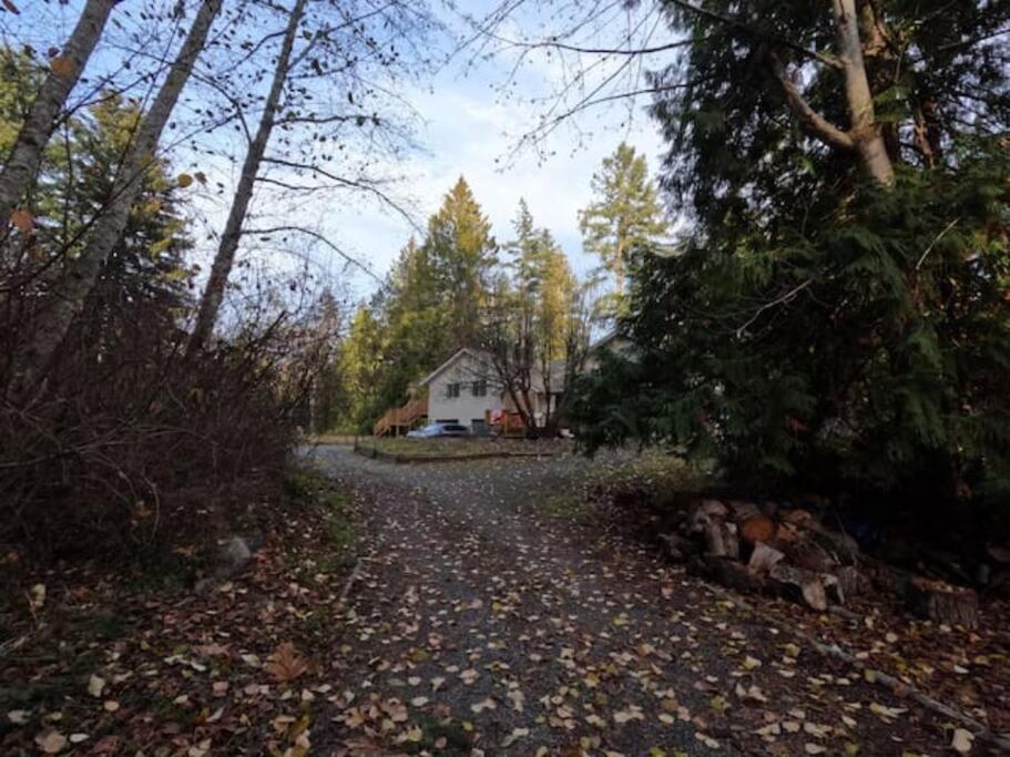 Countryroad Cozy 2 Bedrooms Basement Suite1 *