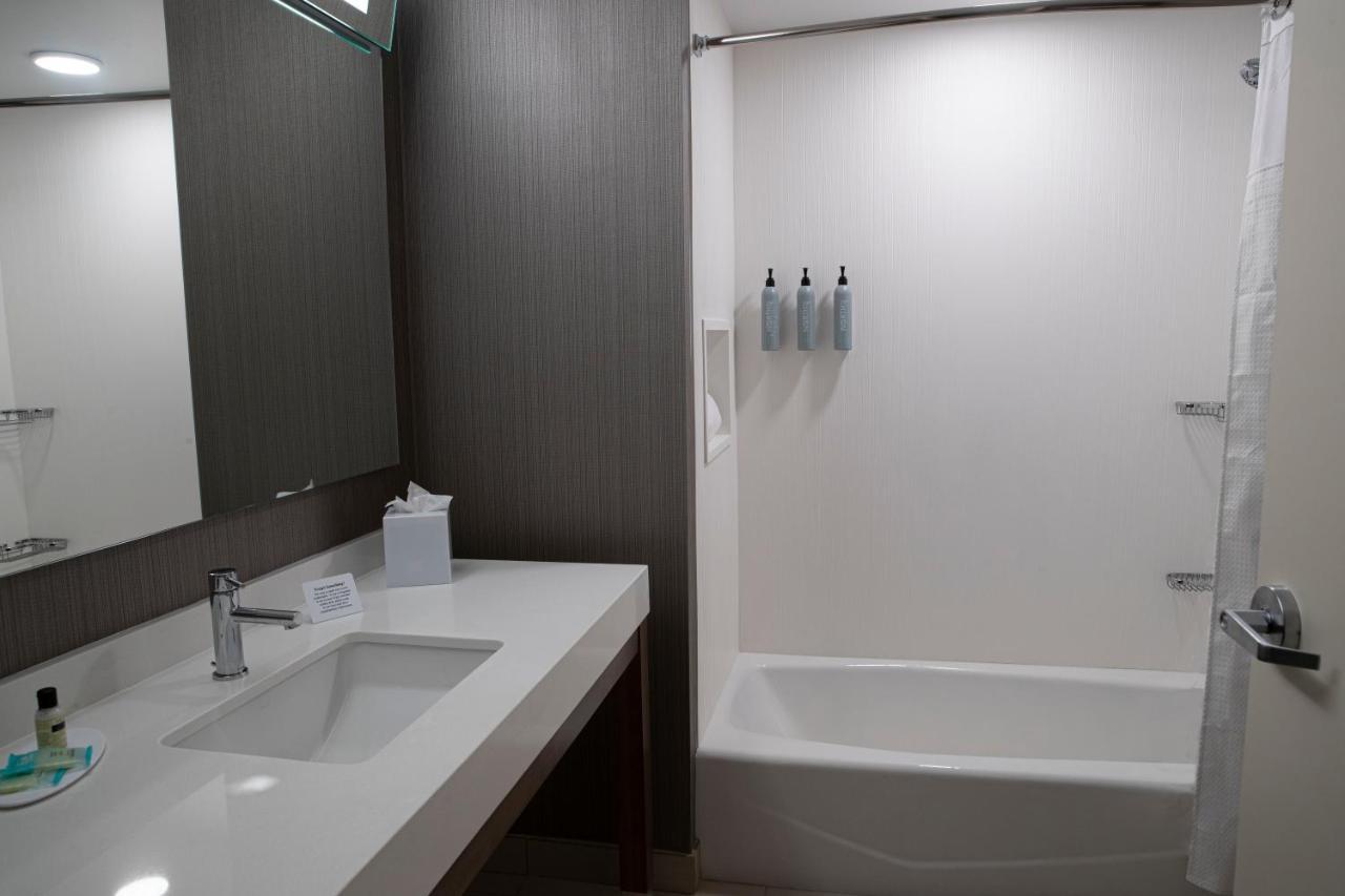 Courtyard By Marriott Hotel