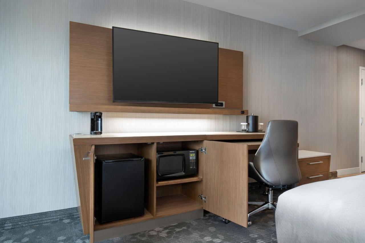 Courtyard By Marriott *
