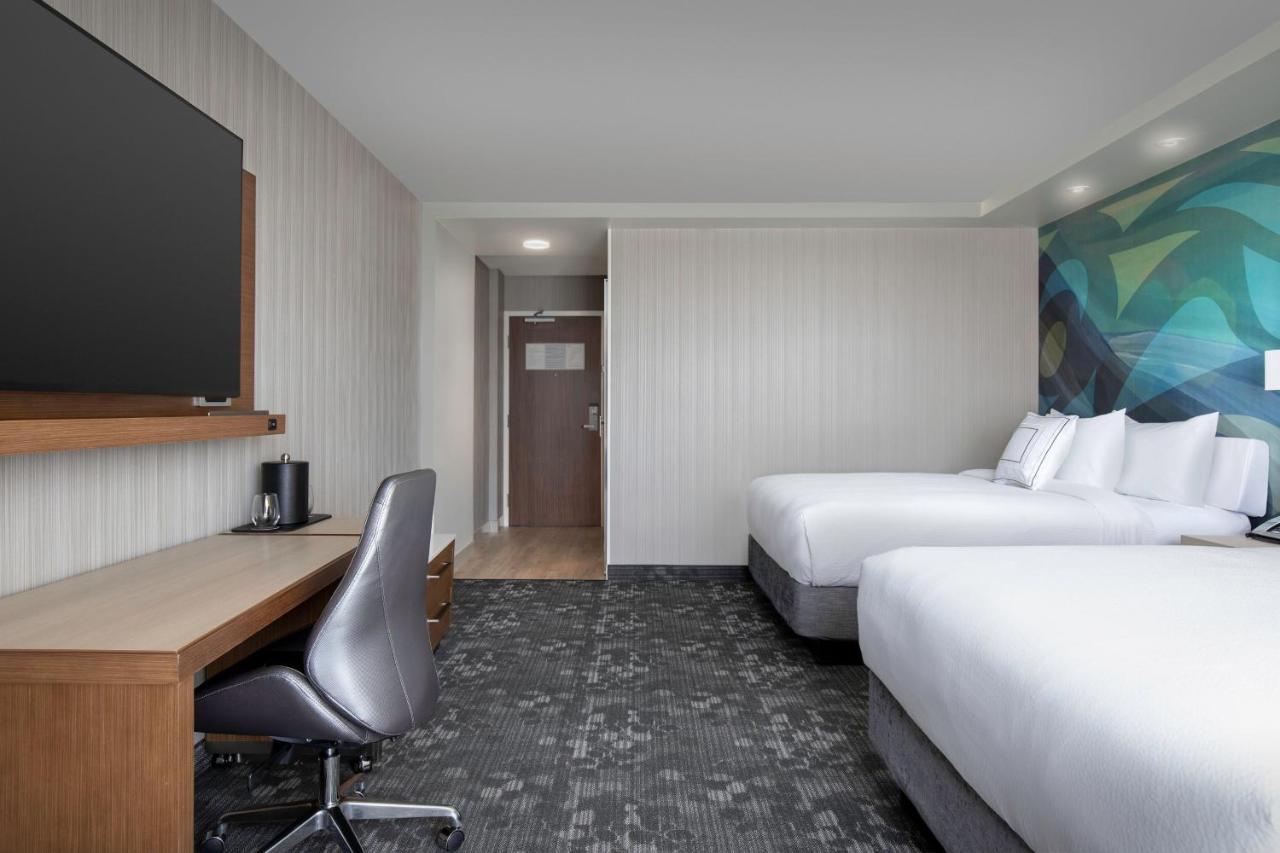 Courtyard By Marriott Hotel *
