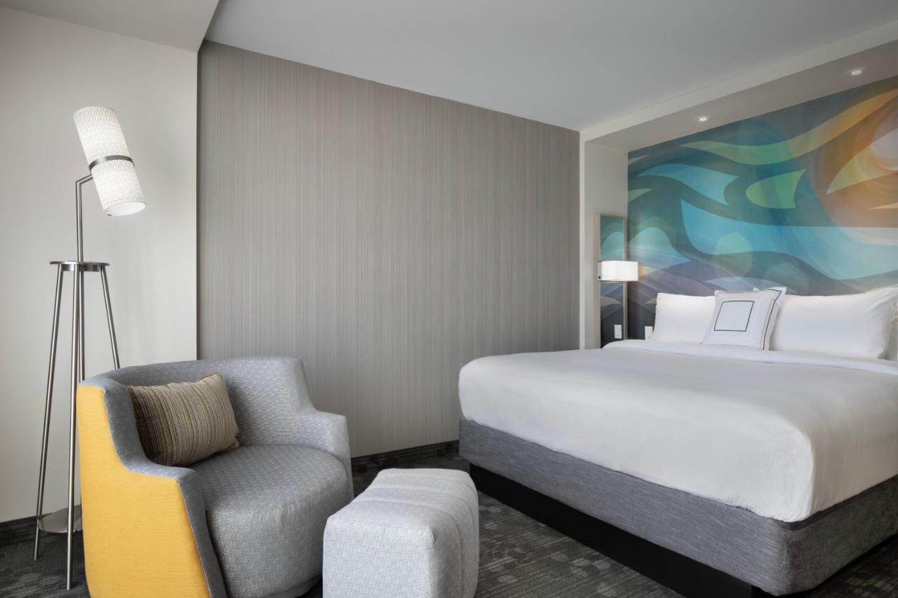 Courtyard By Marriott Hotel