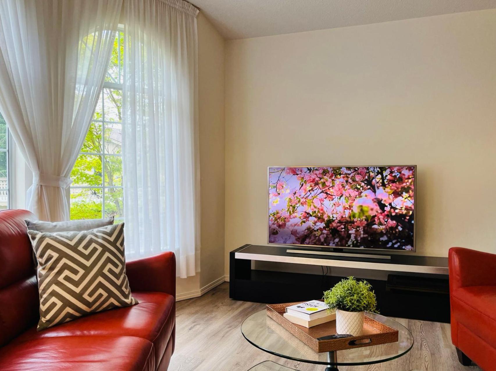 Villa Beautiful With One Acre Land For Leisure Time In Vancouver Island *