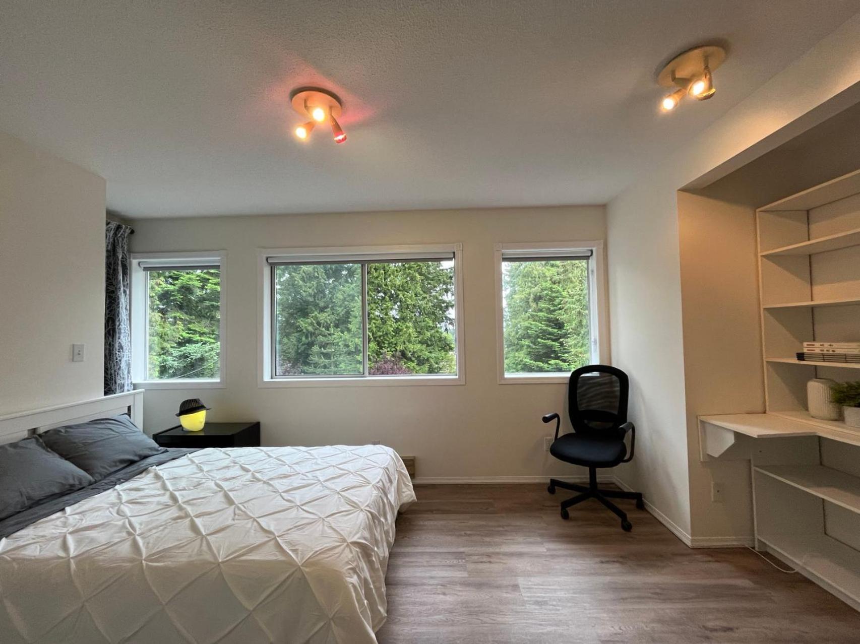 Villa Beautiful With One Acre Land For Leisure Time In Vancouver Island