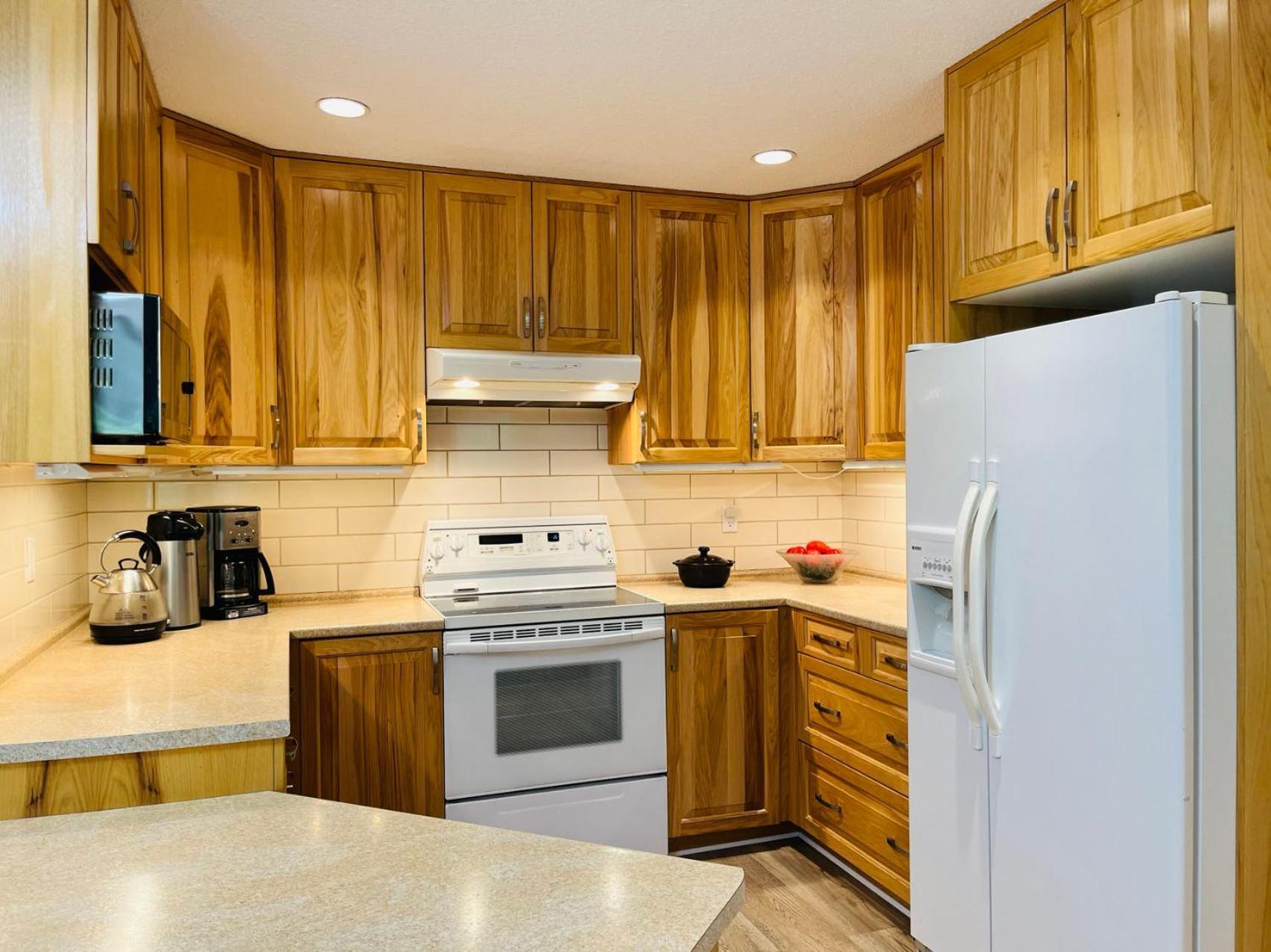 Beautiful With One Acre Land For Leisure Time In Vancouver Island *