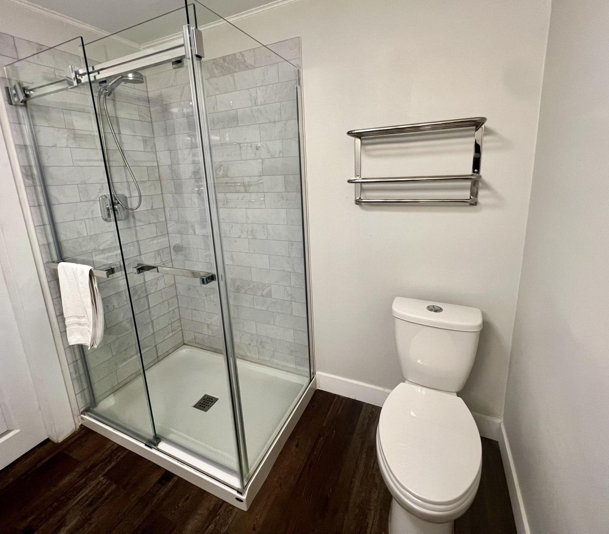 Downtown 2b1b Private Guest house Nanaimo