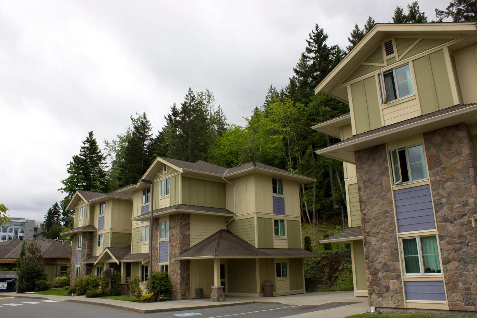 Vancouver Island Residences Hostel *