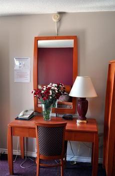 Port-o-call Motel 2*