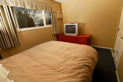 Diplomat Motel 2*