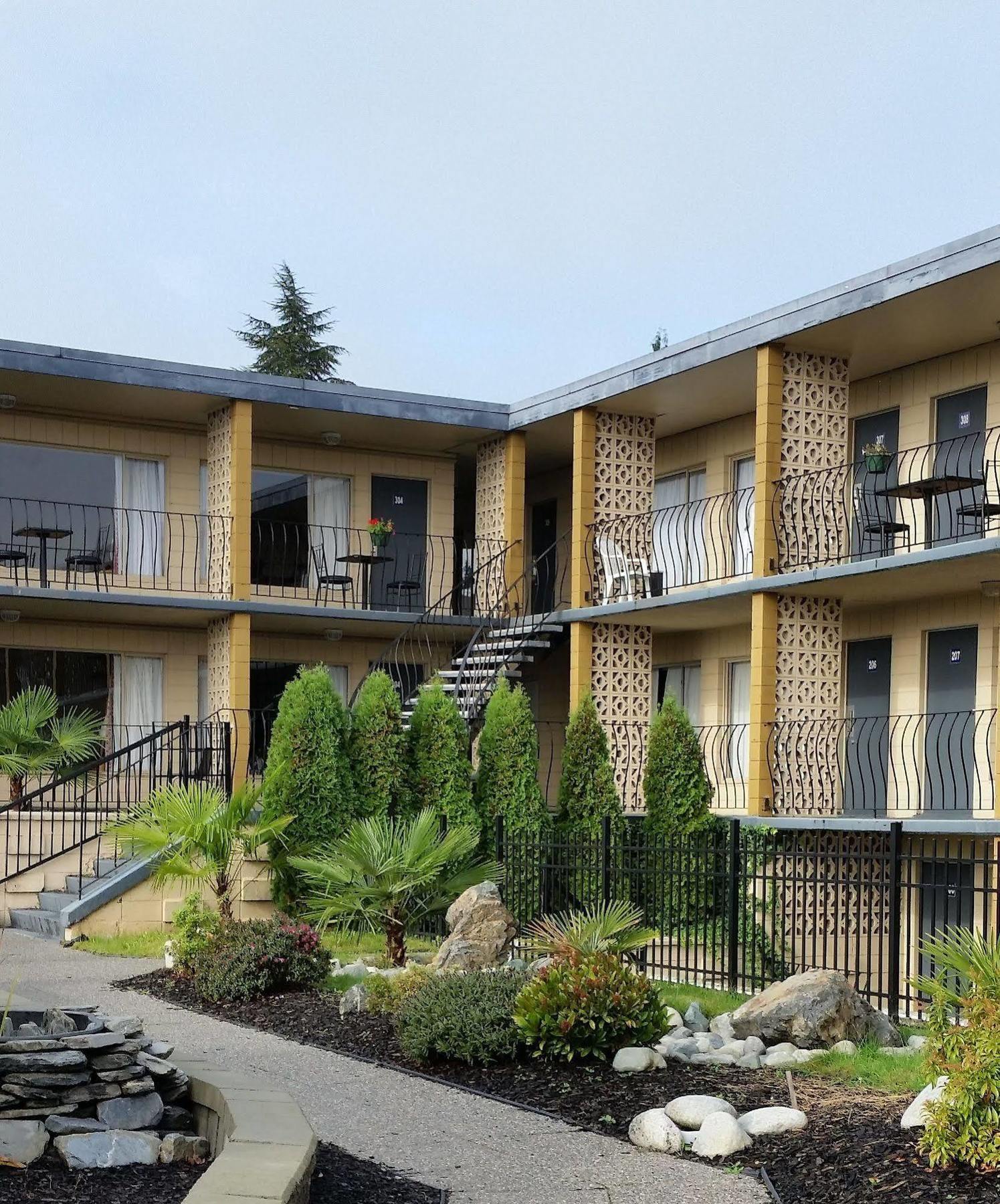 Port-o-call 2* Nanaimo