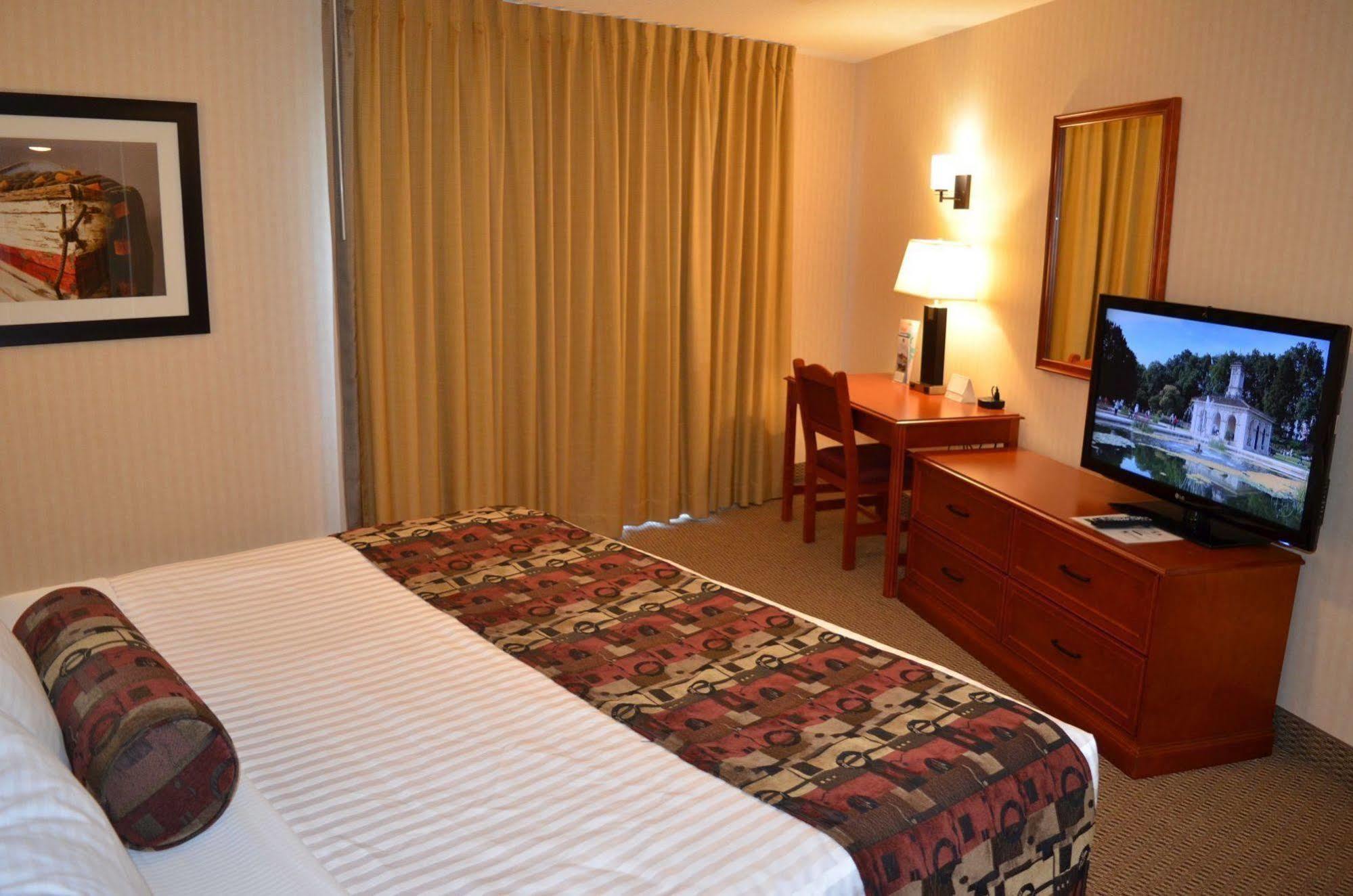 Inn On Long