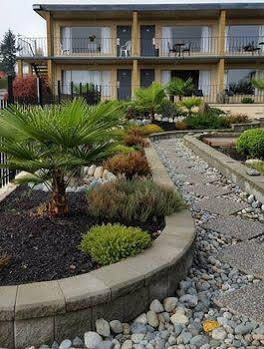 Port-o-call 2* Nanaimo