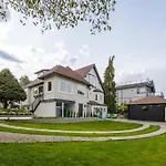 Gorgeous 4Brd House Conveniently Located In Nanaimo