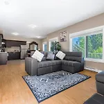 Cozy Retreat In Nanaimo - Spacious 1Bd Hideaway