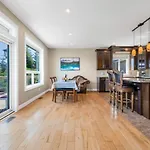 Upstairs Suite In Nanaimo Spacious 2-Bed Hideaway