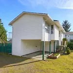 Entire Home Minutes From 3 Lakes And A River!