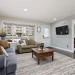 Newly Furnished 2-Bd 1-Wc Home Close To Ferry