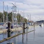Spacious 2 Bedroom In Nanaimo With An Amazing View