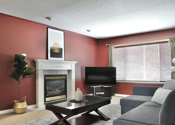 Newly Furnished 4 Bd Home Minutes To The Ocean