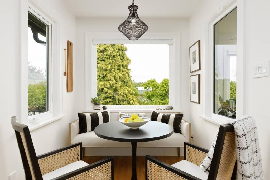 Gorgeous 4brd House Conveniently Located In Holiday home
