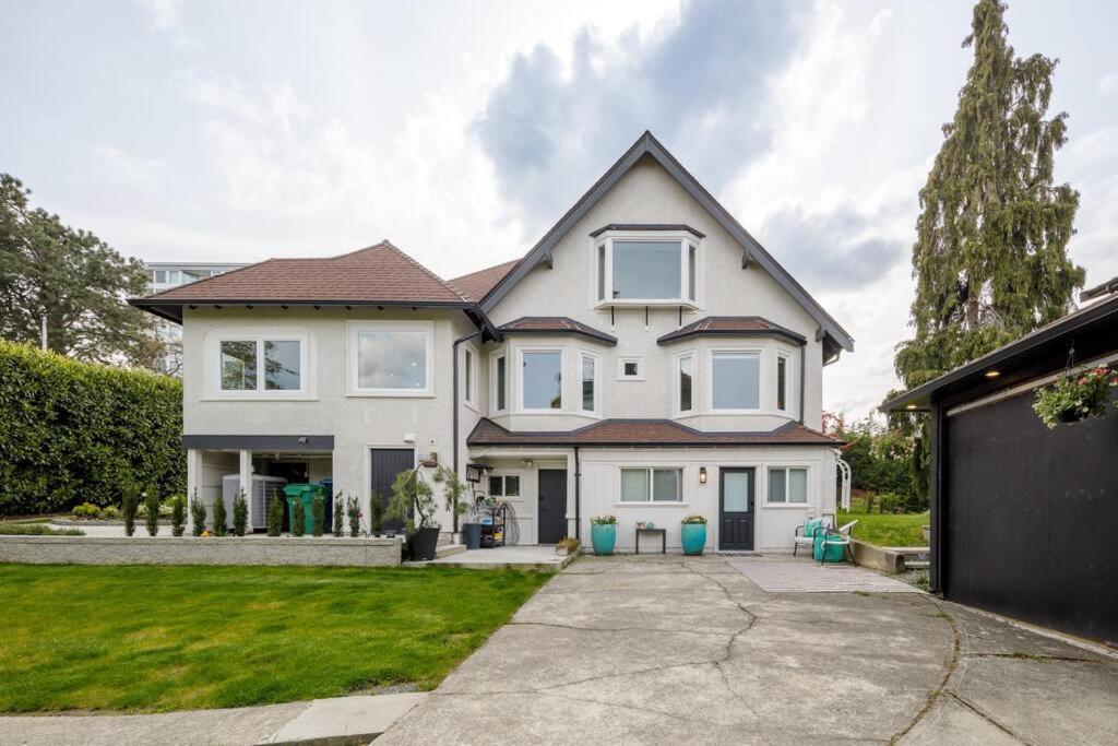 Gorgeous 4brd House Conveniently Located In Holiday home Nanaimo