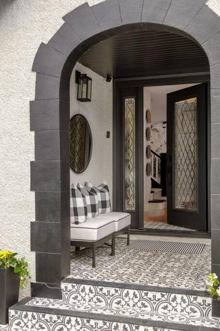 Gorgeous 4brd House Conveniently Located In * Nanaimo
