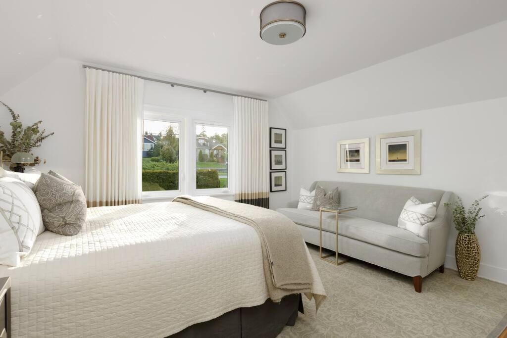 Gorgeous 4brd House Conveniently Located In