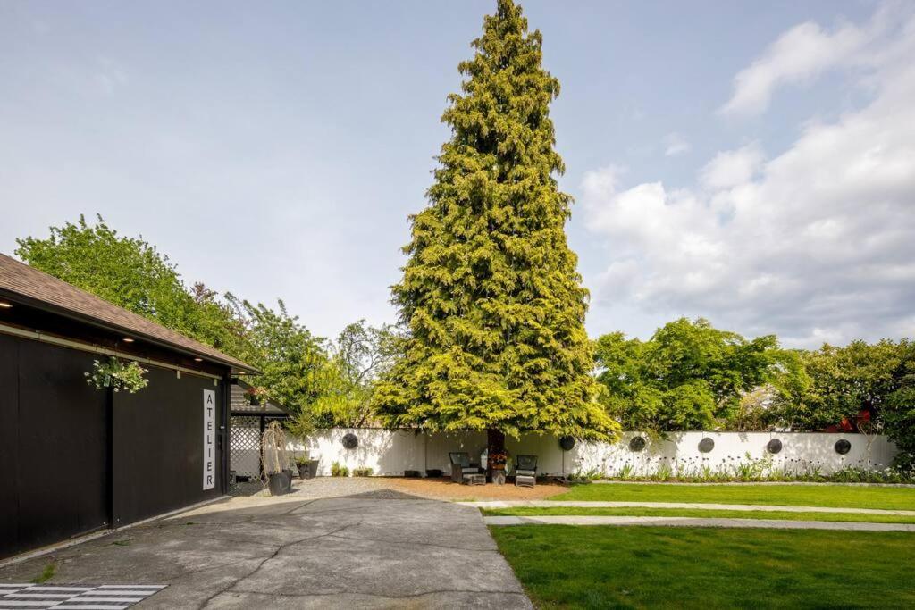 Gorgeous 4brd House Conveniently Located In Holiday home