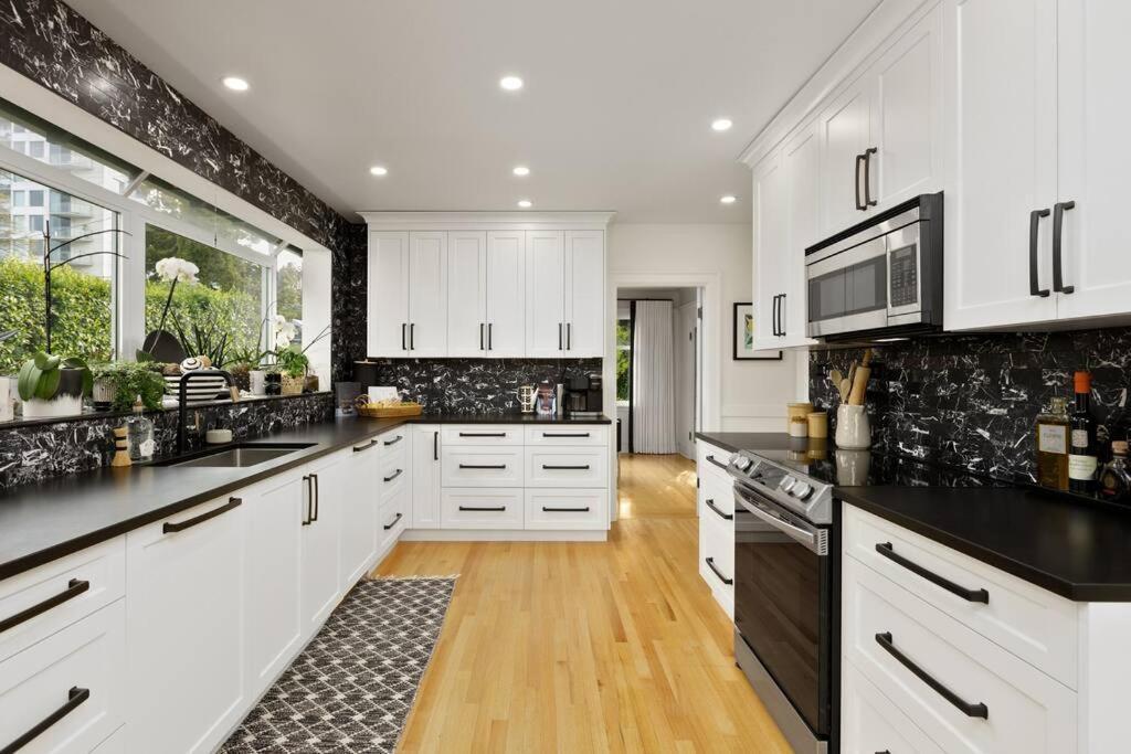 Gorgeous 4brd House Conveniently Located In Holiday home Nanaimo