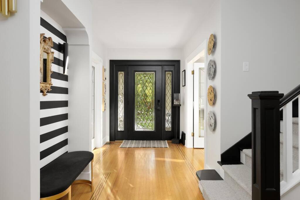 Gorgeous 4brd House Conveniently Located In * Nanaimo
