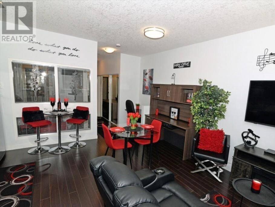 Executive Luxurious In Downtown