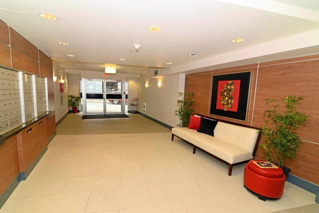 Executive Luxurious In Downtown Apartment *