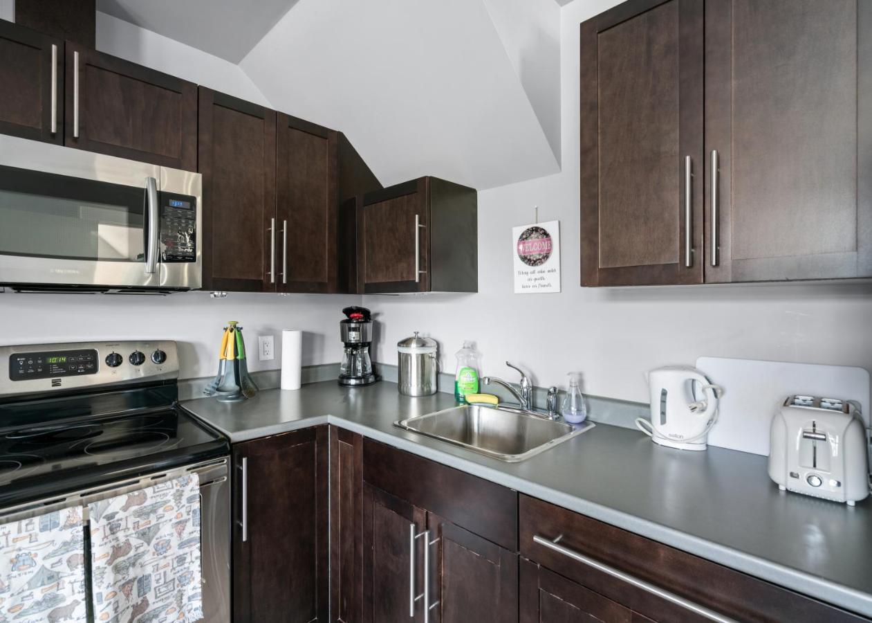 Separate In Prestigious Linley Valley *