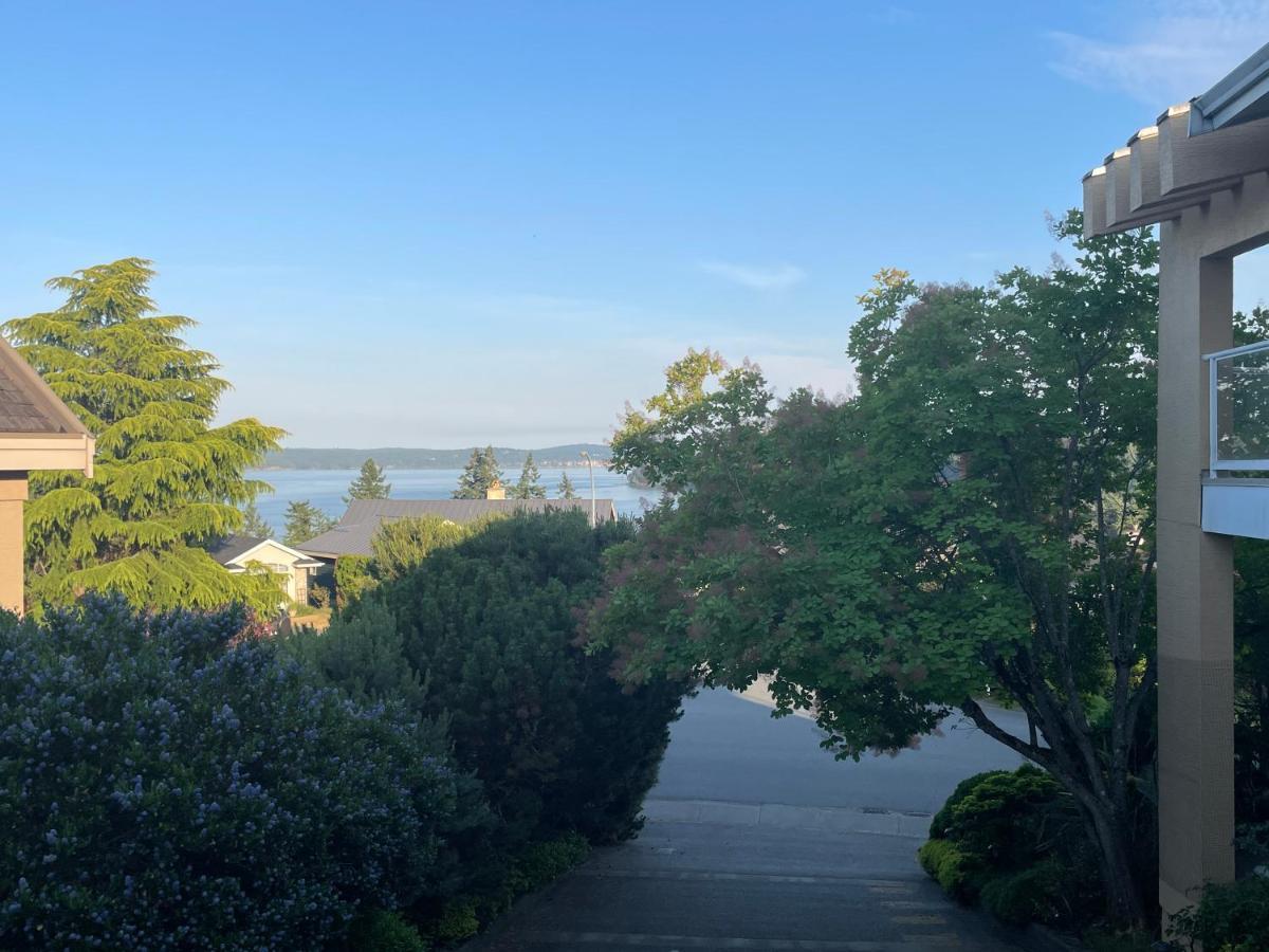 Panoramic Ocean View Homestay Nanaimo